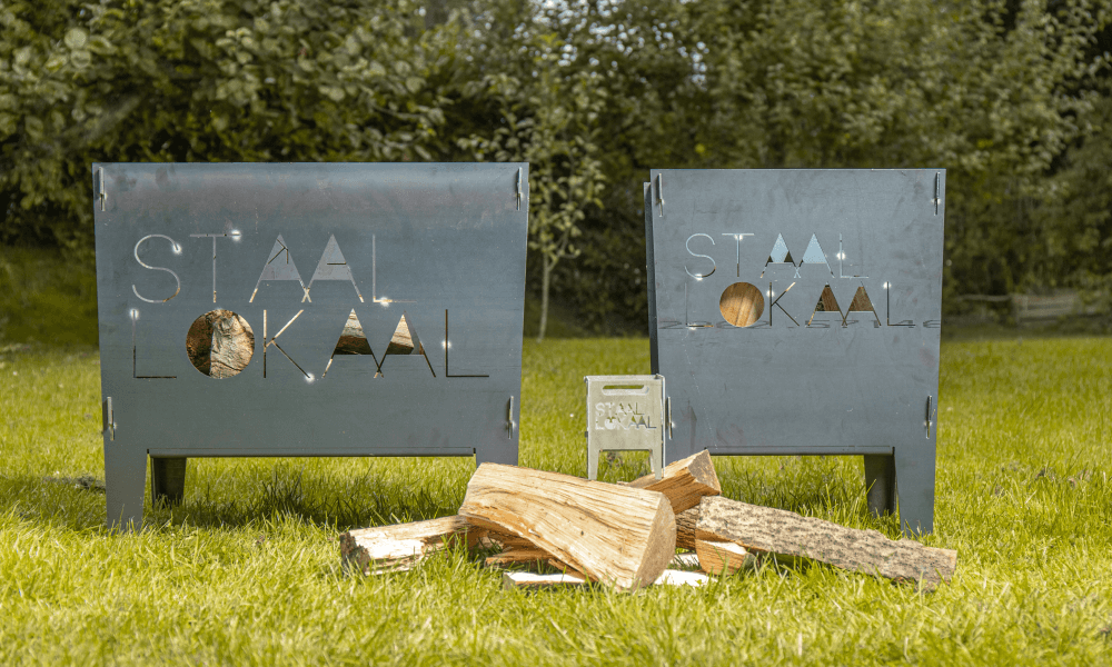 Stalen vuurkorf in twee formaten in het gras