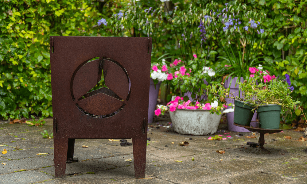 Stalen vuurkorf op maat van Staallokaal met uitgesneden Mercedes-logo