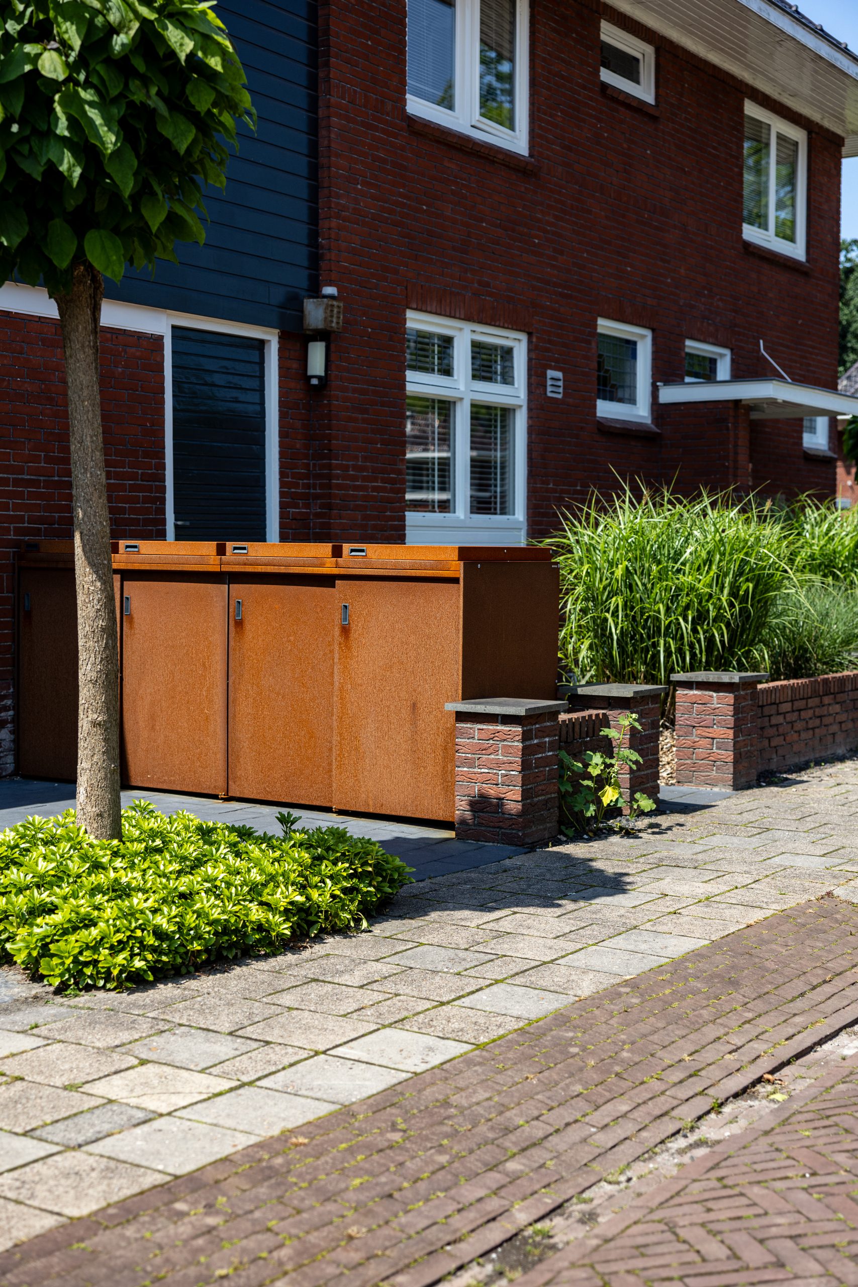 Containerombouw van Staallokaal aan de straatkant