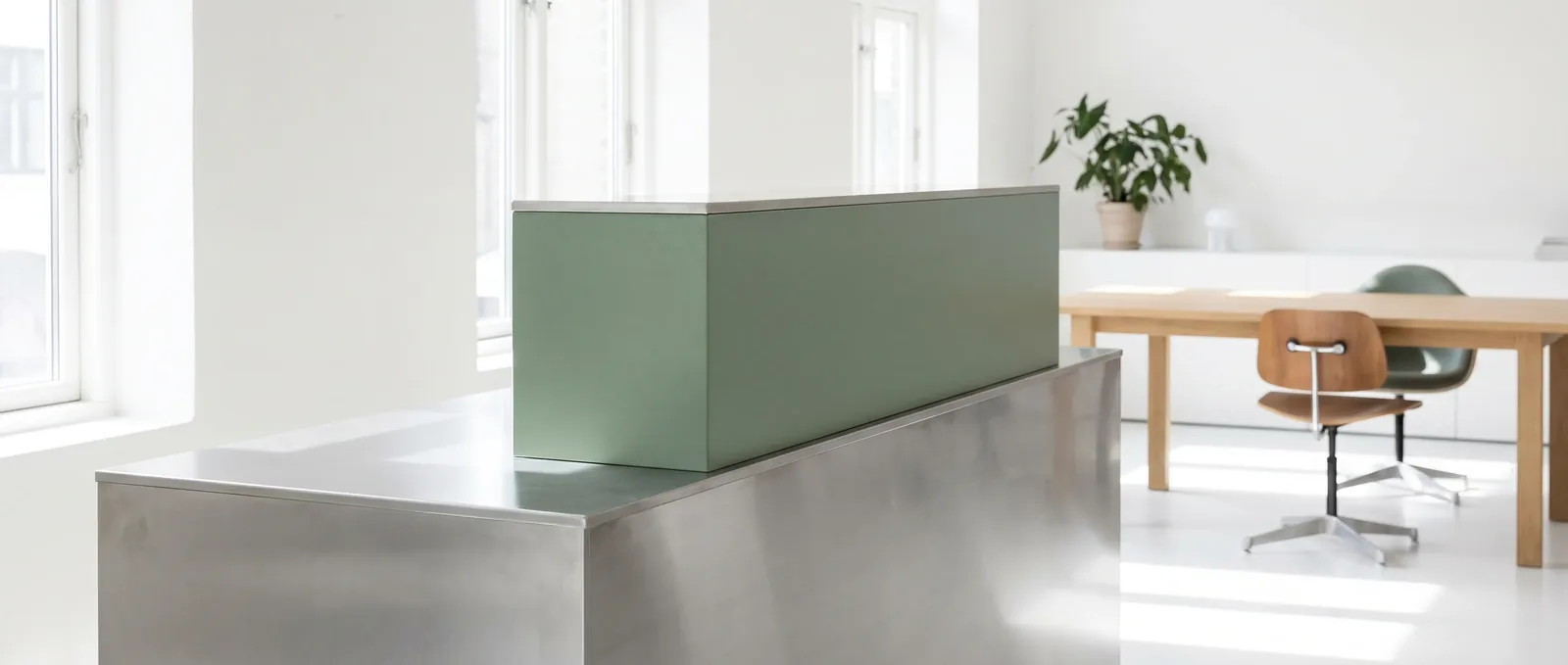 Verfijnde stalen afwerking in een modern interieur